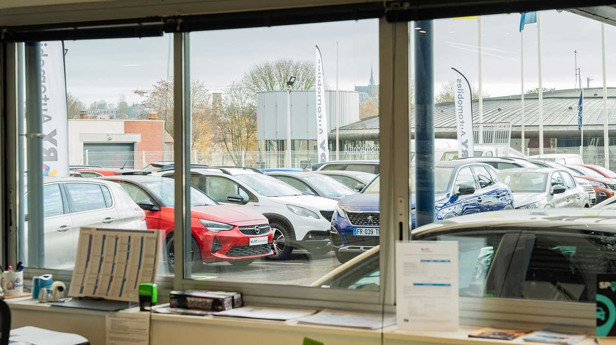 Concession Opel du groupe Mary Automobiles avec des véhicules de démonstration