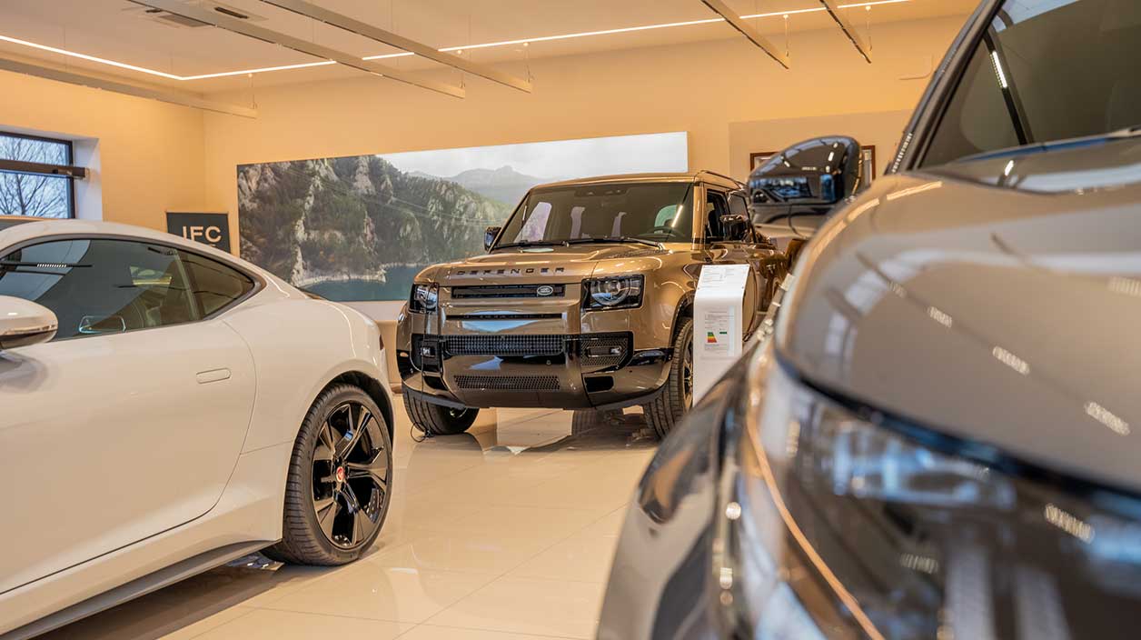 Un Defender Lange Rover comme véhicule de démonstration